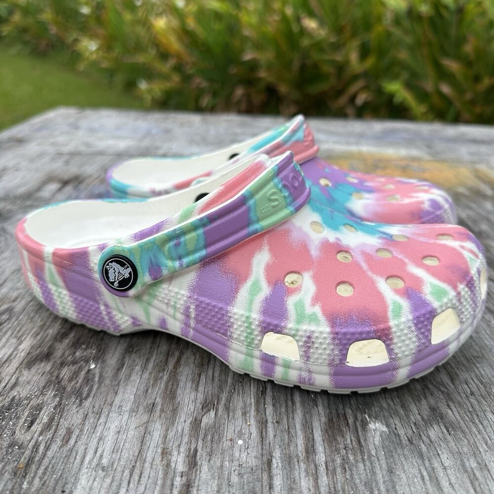 ⚡️Crocs Clogs tye dye child size - Men’s 3 Women’s 5